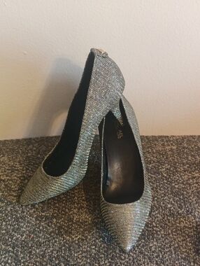 Michael Kors Sparkling Silver Pointed-Toe Women's FLEX Pumps Size 7